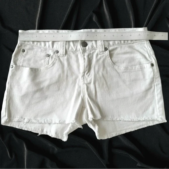VENUS Cutoff White Jean Shorts, Size 4 - Picture 7 of 11
